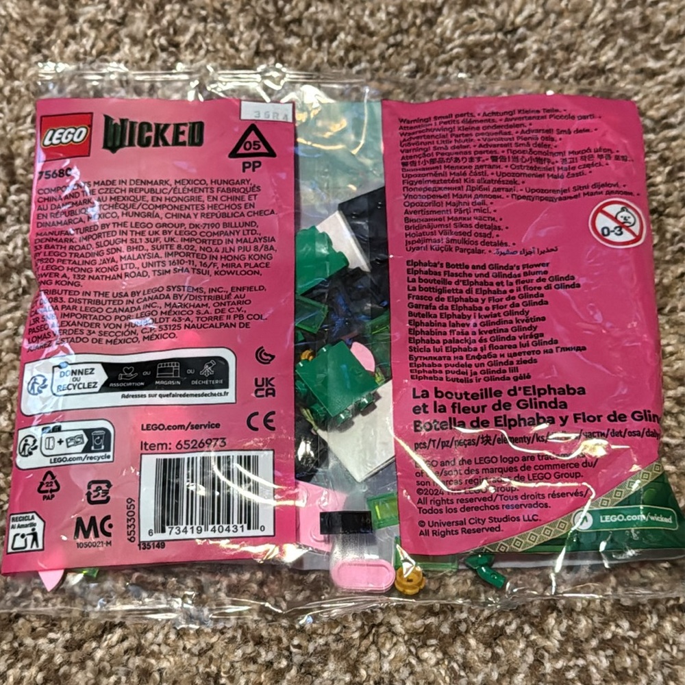 Unique AMC Movie Theater set of Lego from Wicked opening day! New in package! - Picture 2 of 5